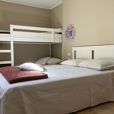 Rooms 22 - Beachfront Примоштен Экстерьер фото